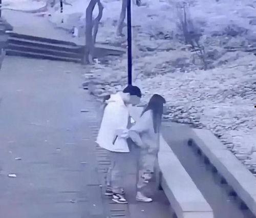 情侣拍照吃瓜视频大全,情侣拍照吃瓜视频大盘点