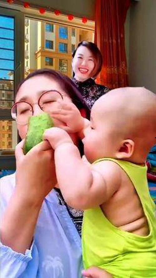 印度小孩吃瓜搞笑视频合集,欢乐吃瓜瞬间大盘点
