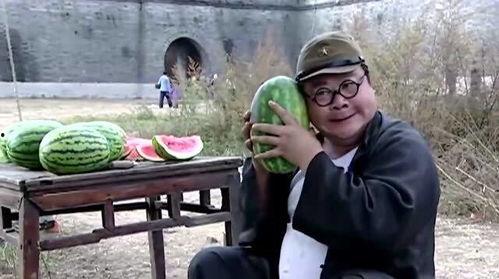 一个搞笑的吃瓜视频,笑到肚子疼